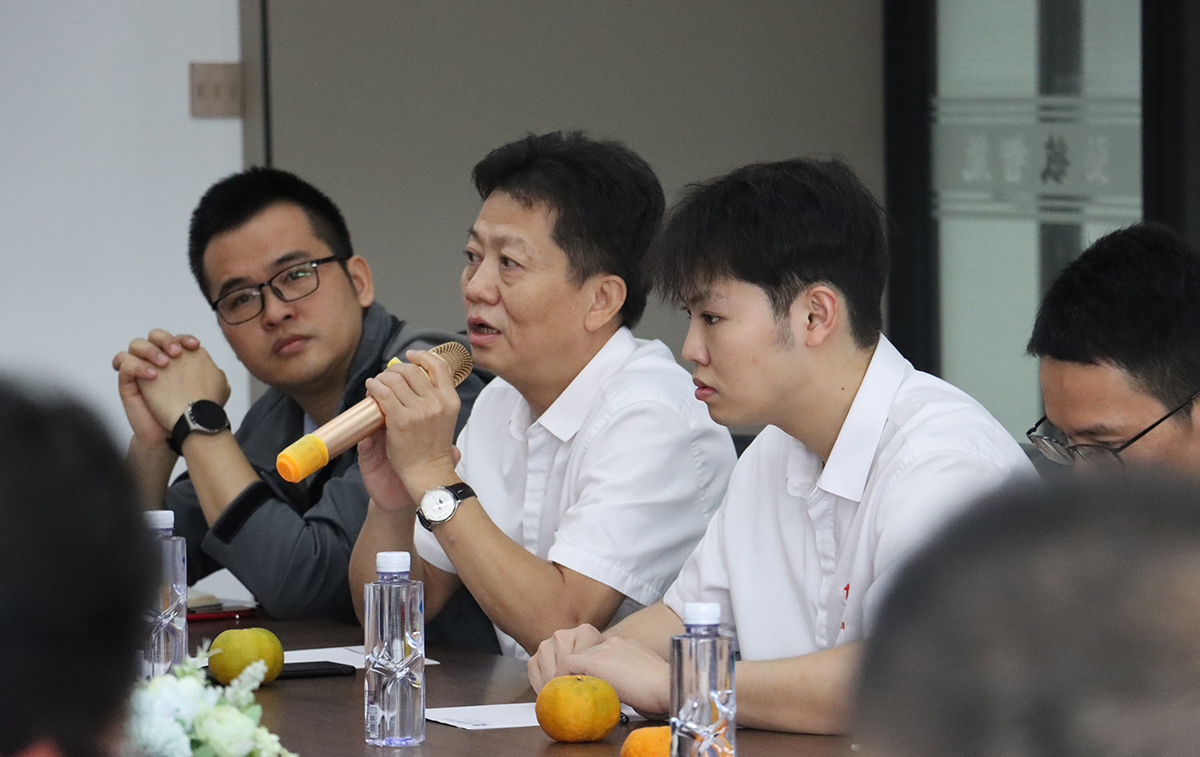 01葉聰敏講話.jpg